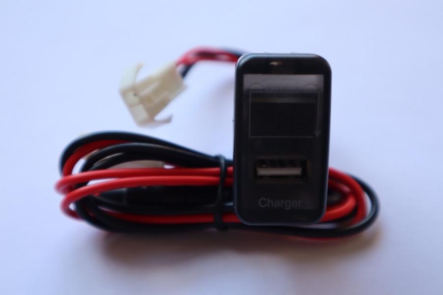 Toyota USB 2.1A with voltmeter, 40 x 20mm, blue LED